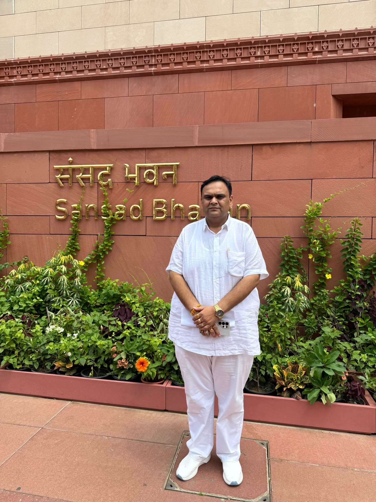 તા.૧૯-૦૮-૨૦૨૫ ના રોજ દિલ્હી ખાતે નવા સંસદ ભવનમાં વિવિધ પ્રકલ્પોની મુલાકાત લીધી તેમજ જુના સંસદ ભવનની મુલાકાત કરી તેમજ ભારત સરકારના પૂર્વ કેન્દ્રીય મંત્રી શ્રી પરષોત્તમ રૂપાલાજી તેમજ આણંદ લોકસભાના સાંસદ શ્રી મિતશભાઈ પટેલજી, પંચમહાલ લોકસભાના સાંસદ શ્રી રાજપાલસિંહ જાદવજી સાથે સંસદ ભવનમાં શુભેચ્છા મુલાકાત થઈ.